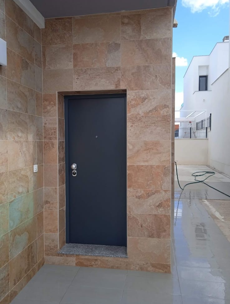 Galería de trabajos Multiservicios Reforespi - Proyecto 1 - Pintura, construcción, aluminios y reformas en Guardamar del Segura